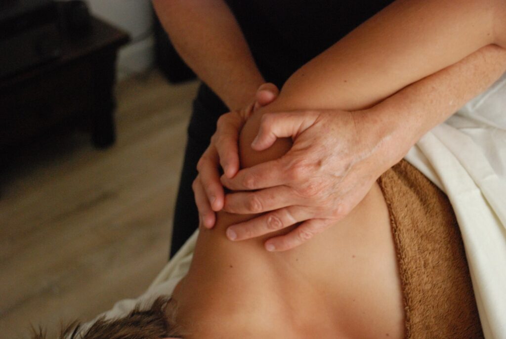 massage de l'épaule en formation